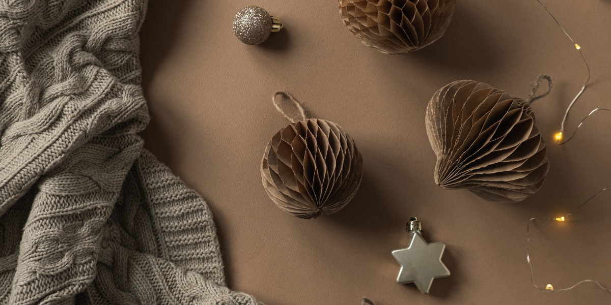 Picture of some neutral Christmas decorations