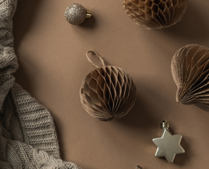 Picture of some neutral Christmas decorations